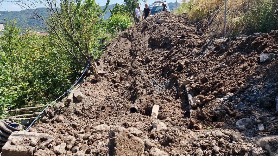 Ereğlili arsa sahibi 60 dairenin ulaşım yolunu kapattı, yaşlılar çıkamıyor 2